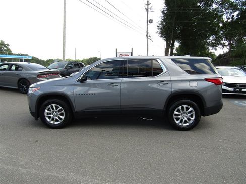 Used 2020 Chevrolet Traverse LS w/ LPO, Blackout Package FWD image 4