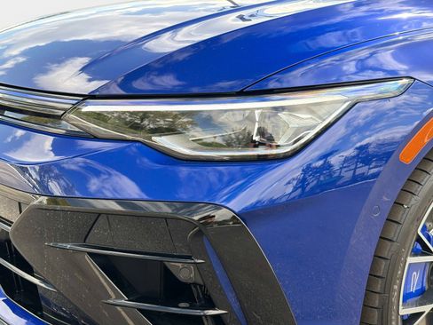 Used 2025 Volkswagen Golf 2.0T image 11