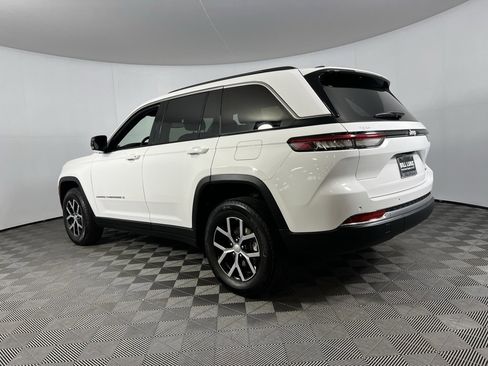 Certified 2024 Jeep Grand Cherokee Limited image 8