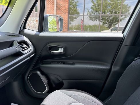 New 2023 Jeep Renegade Latitude image 29