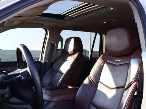 Used 2020 Cadillac Escalade Luxury image 8