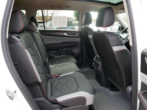 Used 2025 Volkswagen Atlas Peak Edition SE AWD/4WD image 13