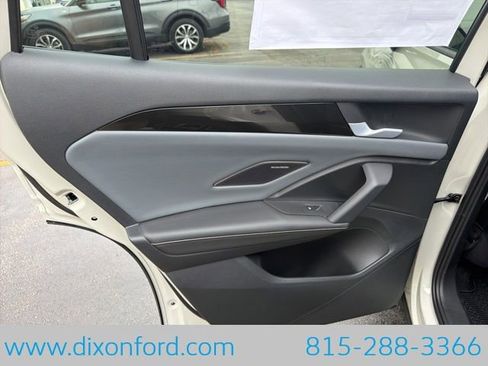 New 2026 Volkswagen Tiguan SEL R-Line image 25