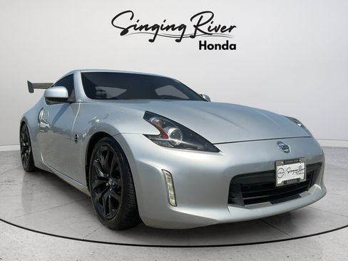 Used 2020 Nissan 370Z Coupe RWD image 1