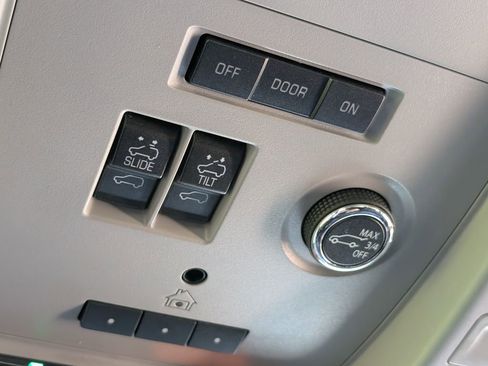 Used 2019 Cadillac Escalade Luxury AWD/4WD image 24