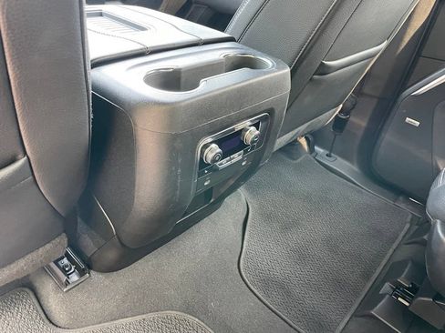 Used 2022 GMC Yukon Denali AWD/4WD image 9