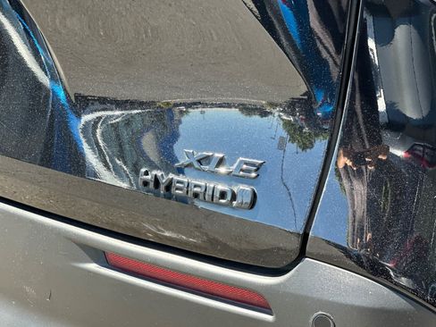 Used 2022 Toyota Sienna XLE Woodland Edition AWD/4WD image 12