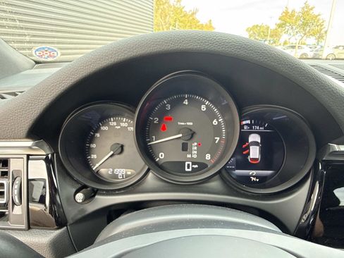 Certified 2022 Porsche Macan image 61