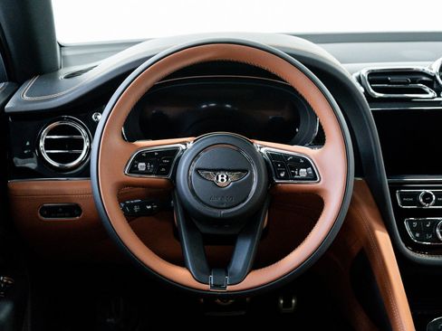 New 2025 Bentley Bentayga Extended Wheelbase image 31