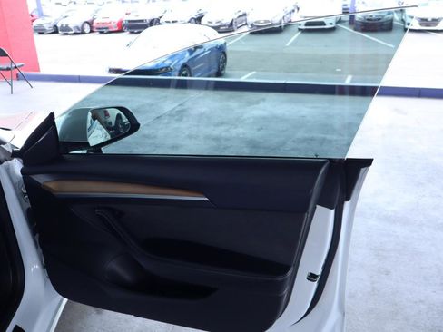 Used 2022 Tesla Model 3 Long Range AWD/4WD image 29