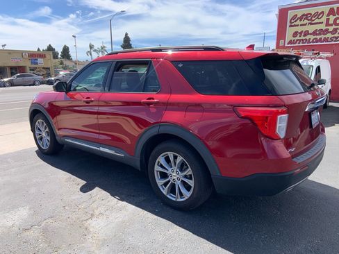 Used 2020 Ford Explorer XLT w/ Equipment Group 202A RWD image 4