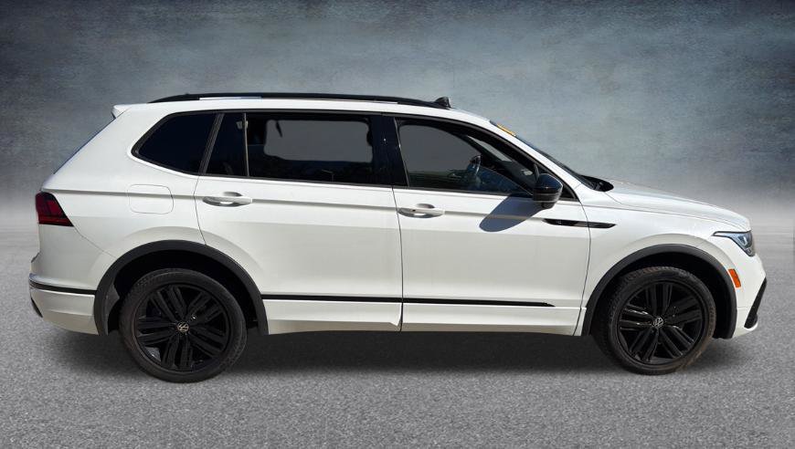 Used 2022 Volkswagen Tiguan SE R-Line AWD/4WD image 2