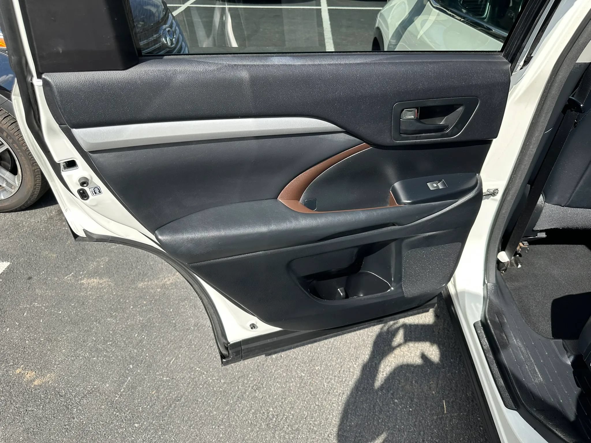 Used 2015 Toyota Highlander Plus AWD/4WD image 19