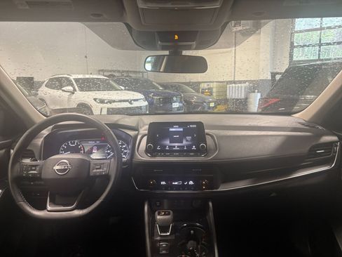 Used 2025 Nissan Rogue SV AWD/4WD image 36