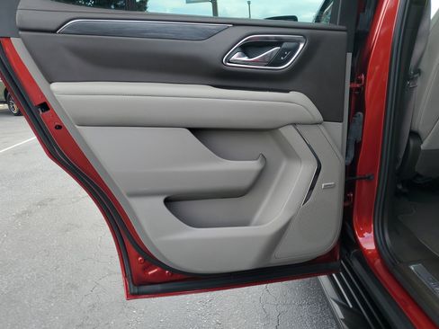 Used 2023 GMC Yukon SLT w/ SLT Luxury Package image 11