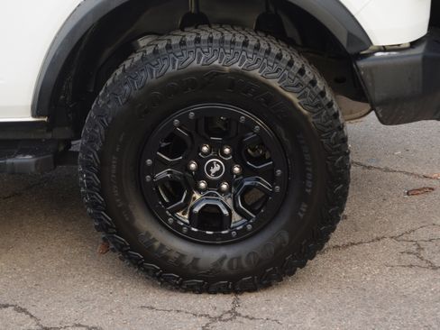 Used 2023 Ford Bronco Wildtrak image 28