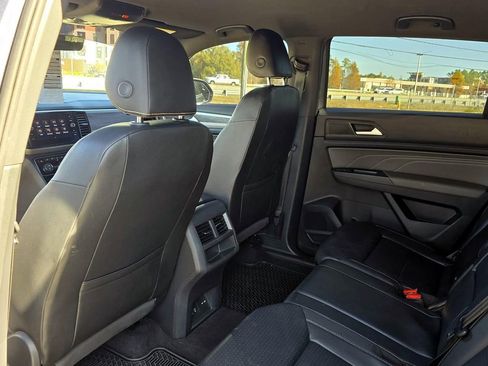 Used 2022 Volkswagen Atlas Cross Sport SE image 28