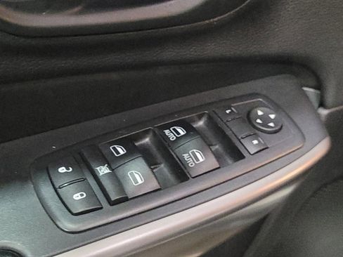 Used 2019 Jeep Cherokee Limited image 27