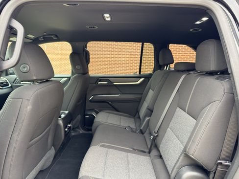 Used 2025 GMC Acadia Elevation image 13