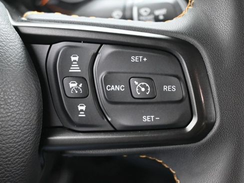 Used 2024 Jeep Gladiator Sport w/ Premium Package AWD/4WD image 18