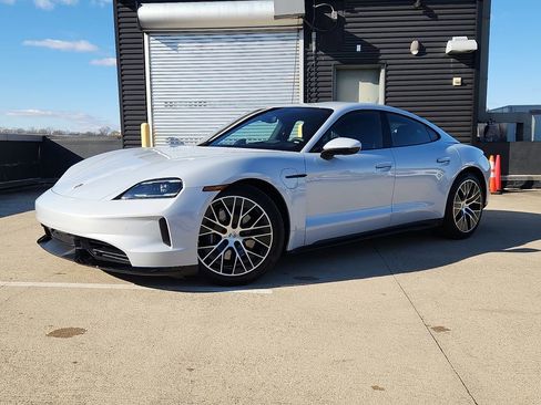 New 2026 Porsche Taycan image 1