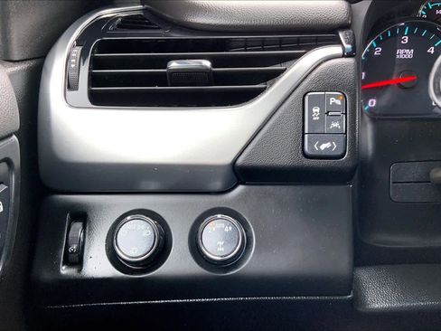 Used 2020 Chevrolet Suburban LT image 34