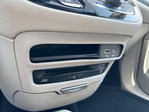 Used 2017 Chrysler Pacifica Limited w/ UConnect Theater Package FWD image 28