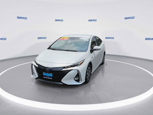 Used 2022 Toyota Prius Prime Limited FWD image 3