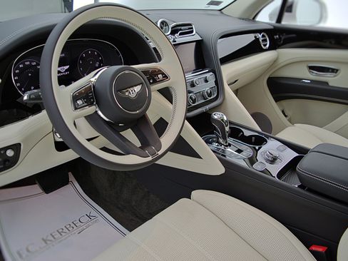 Certified 2023 Bentley Bentayga Extended Wheelbase image 21