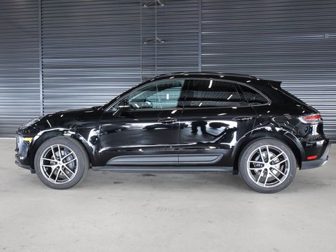 Certified 2023 Porsche Macan image 2