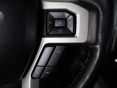 Used 2019 Ford F150 Lariat image 31