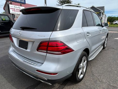 Used 2019 Mercedes-Benz GLE 400 4MATIC image 5