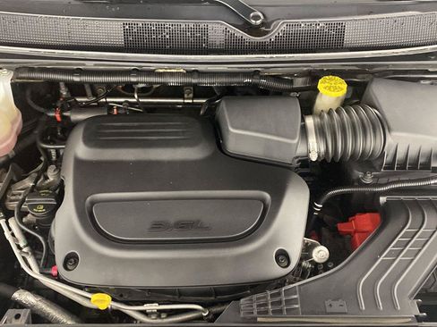 Used 2021 Chrysler Pacifica Touring-L w/ Uconnect Theater Family Group AWD/4WD image 29