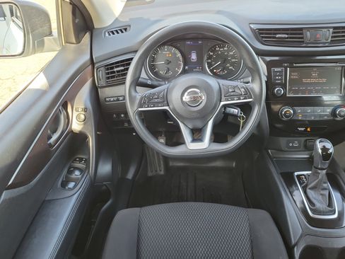 Used 2020 Nissan Rogue Sport S image 19