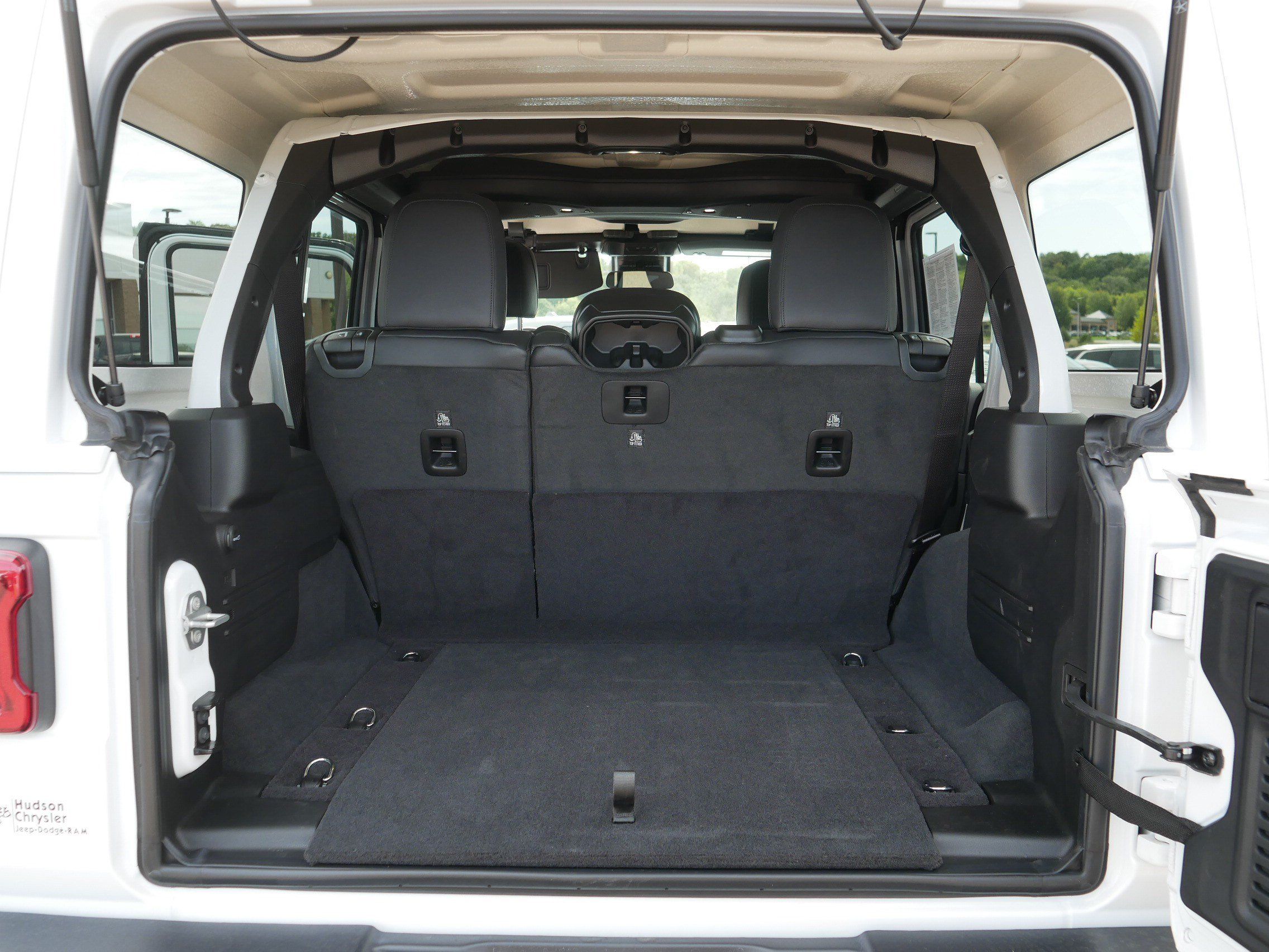 Used 2025 Jeep Wrangler Unlimited Sahara w/ Safety Group AWD/4WD image 18