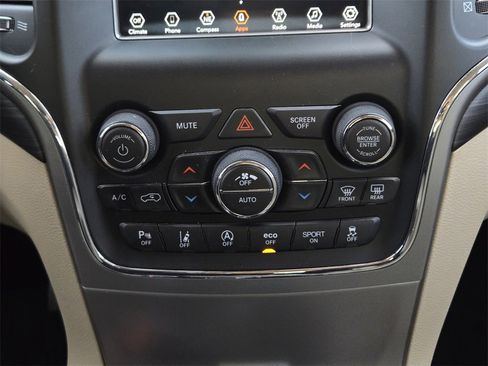 Used 2020 Jeep Grand Cherokee Laredo image 14