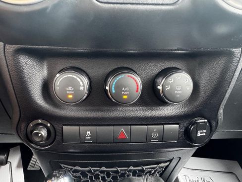 Used 2014 Jeep Wrangler Unlimited Sahara w/ Connectivity Group AWD/4WD image 20