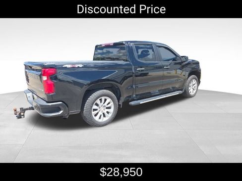 Used 2020 Chevrolet Silverado 1500 Custom w/ Custom Value Package AWD/4WD image 3