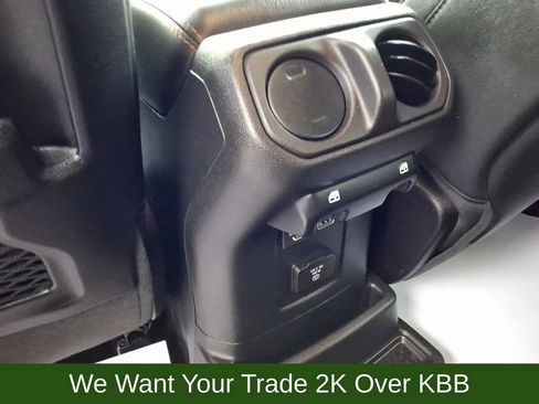 Used 2024 Jeep Wrangler Unlimited Sahara w/ Technology Group AWD/4WD image 15
