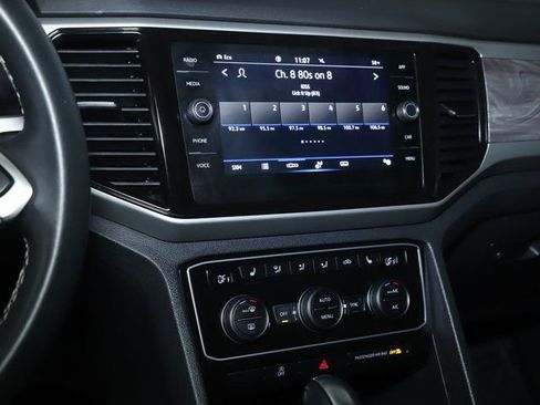 Used 2022 Volkswagen Atlas Cross Sport SE image 27
