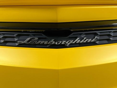 Used 2025 Lamborghini Urus SE AWD/4WD image 61