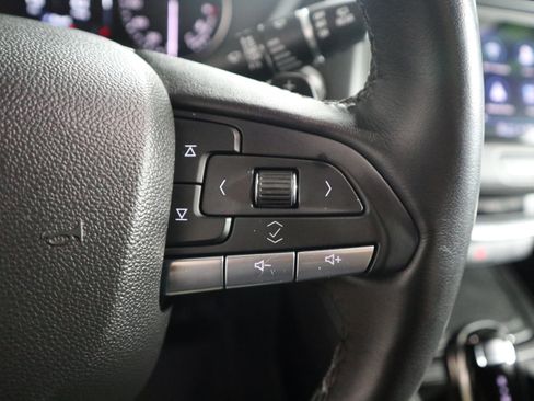 Used 2023 Cadillac XT4 Luxury w/ Cold Weather Package FWD image 28