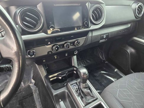 Used 2017 Toyota Tacoma TRD Off-Road image 24