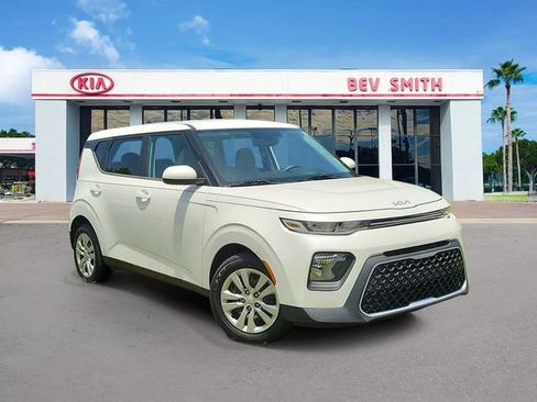 Certified 2022 Kia Soul LX FWD image 1