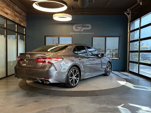 Used 2020 Toyota Camry SE w/ Moonroof Package AWD/4WD image 3