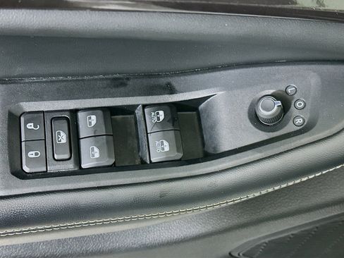 Used 2023 Jeep Grand Cherokee Laredo AWD/4WD image 15