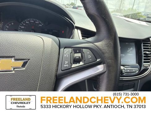 Used 2017 Chevrolet Trax LT w/ LT Convenience Package FWD image 29