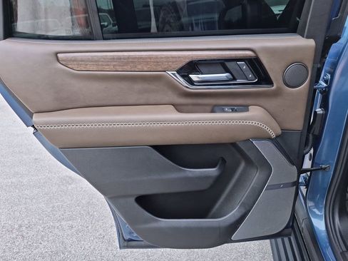Certified 2025 GMC Yukon Denali Ultimate AWD/4WD image 33