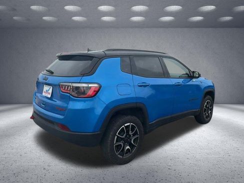 Used 2025 Jeep Compass Trailhawk AWD/4WD image 7