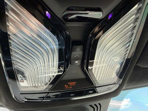 Used 2022 BMW X7 M50i AWD/4WD image 25